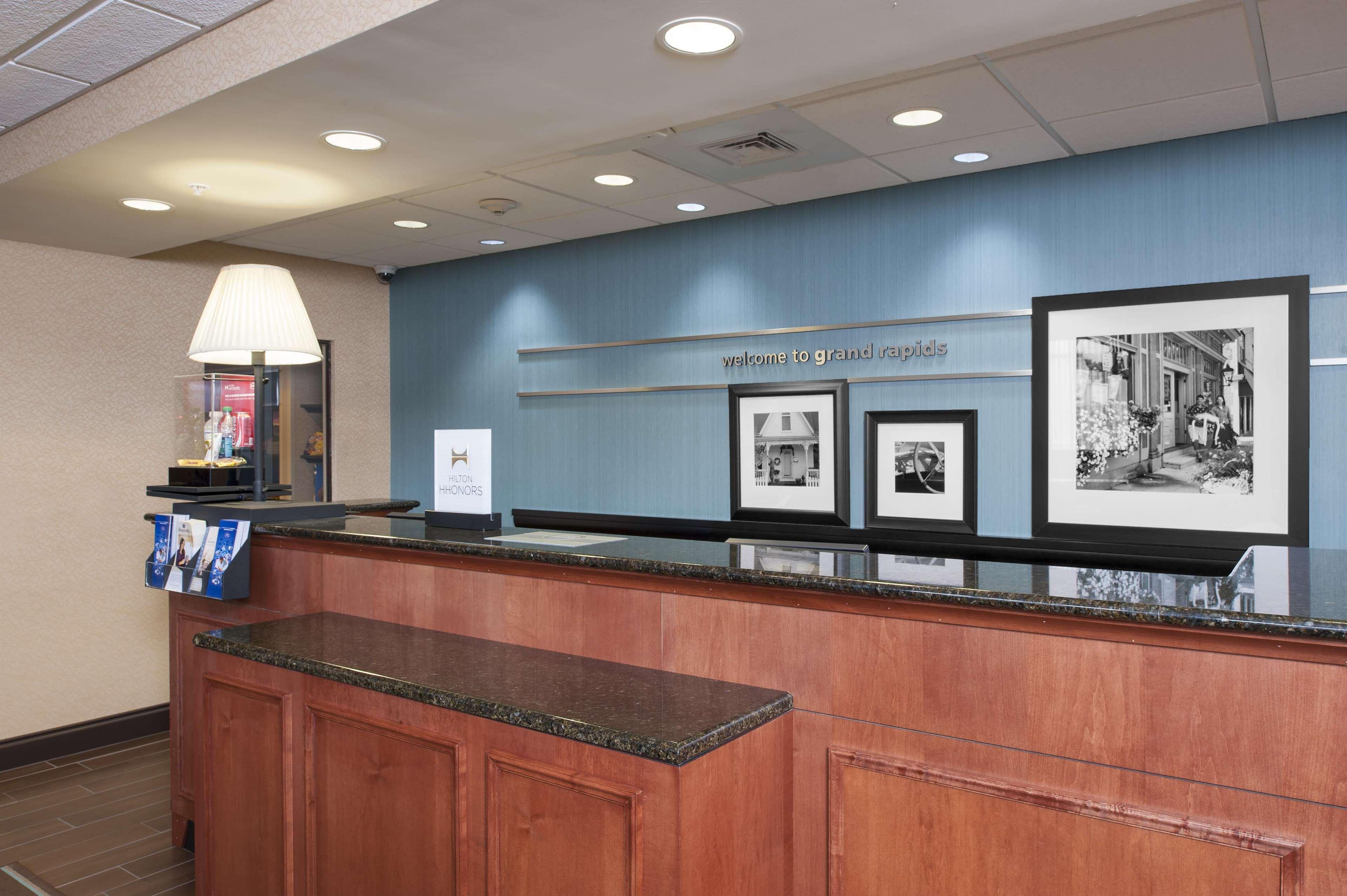 Hampton Inn & Suites Grand Rapids-Airport 28Th St Cascade Exteriör bild
