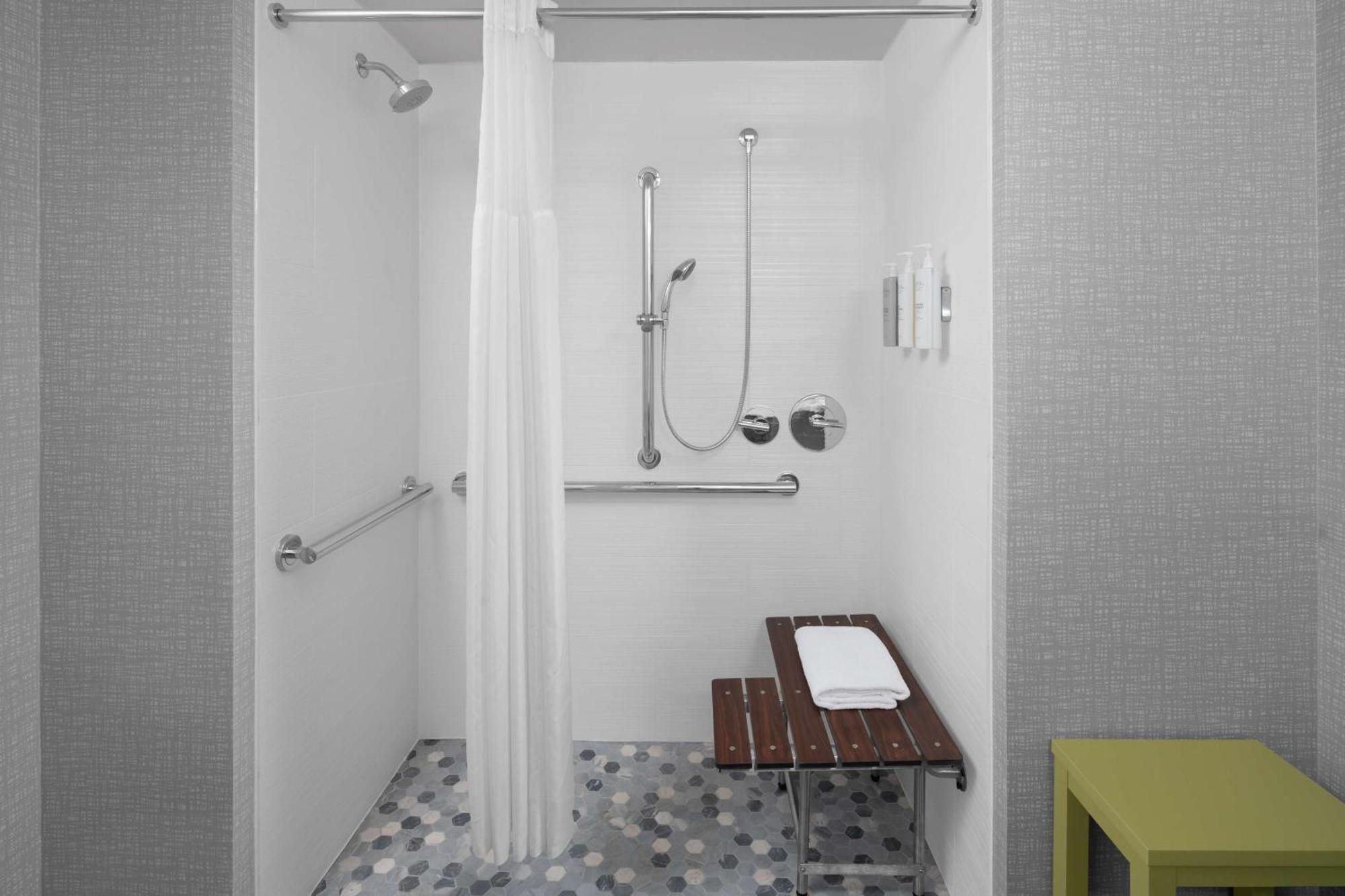 Hampton Inn & Suites Grand Rapids-Airport 28Th St Cascade Exteriör bild